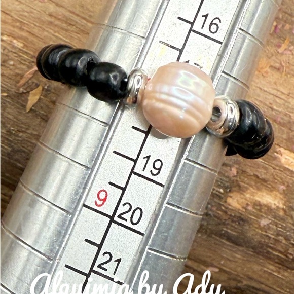 Freshwater pearl and onyx statement ring - Picture 3 of 3